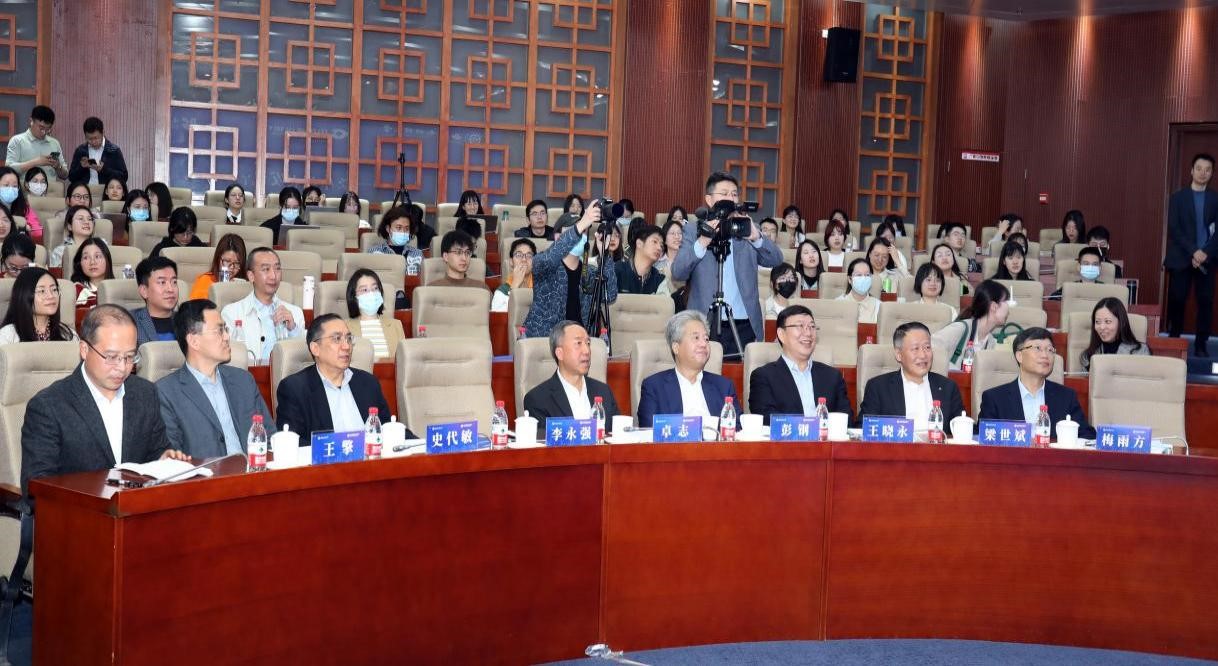 我校与中国建设银行四川省分行签订财富管理联合培养项目协议