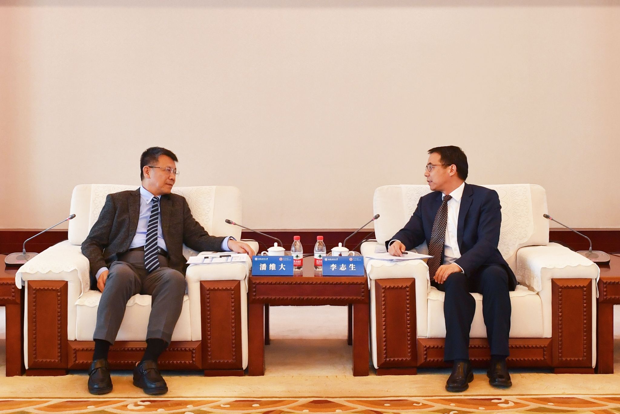 台湾东吴大学原校长潘维大一行访问我校