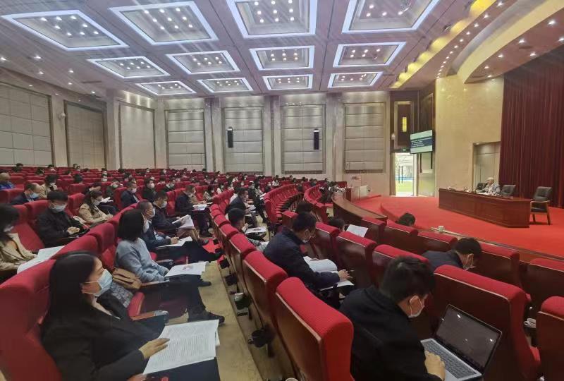 学校召开疫情防控知识专题培训会