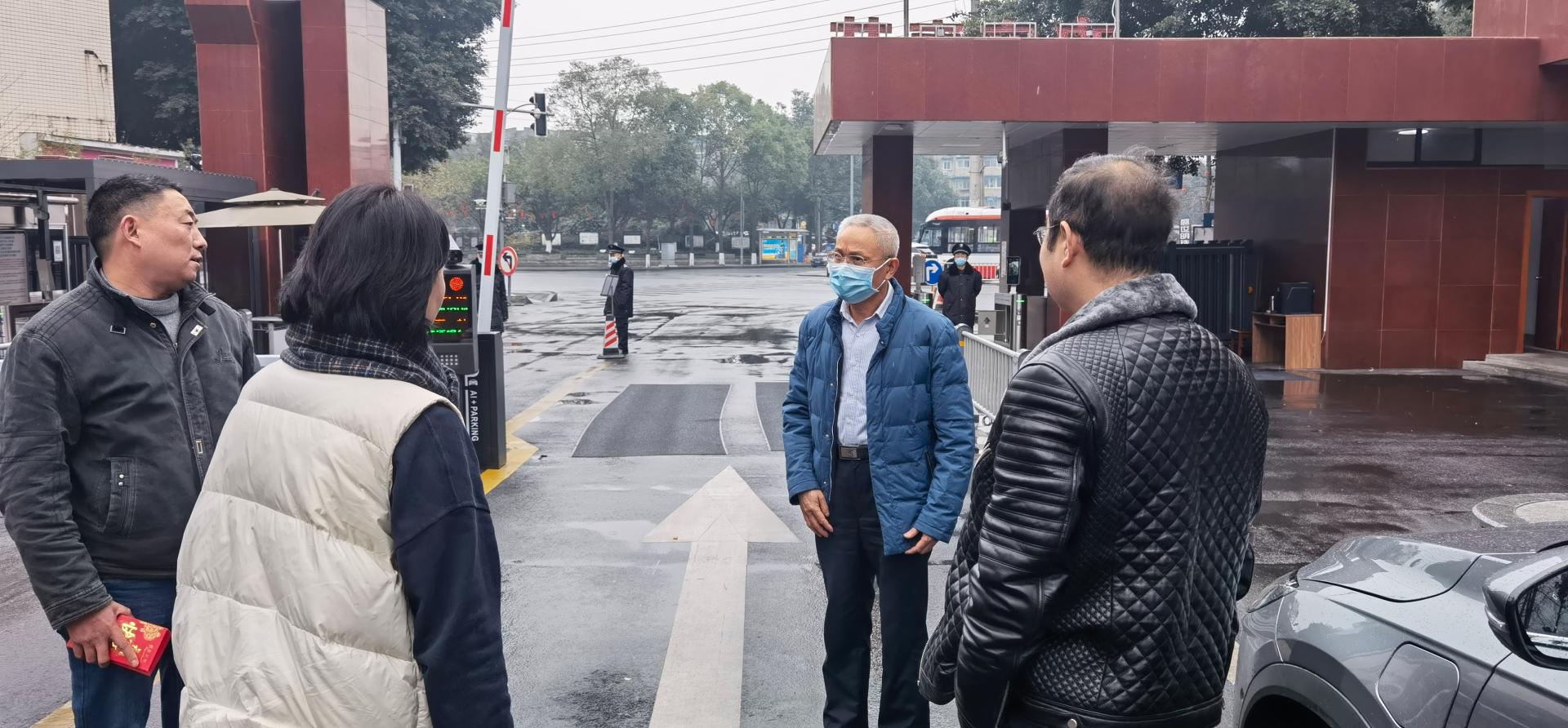 校领导看望慰问春节期间坚守岗位的值班员工